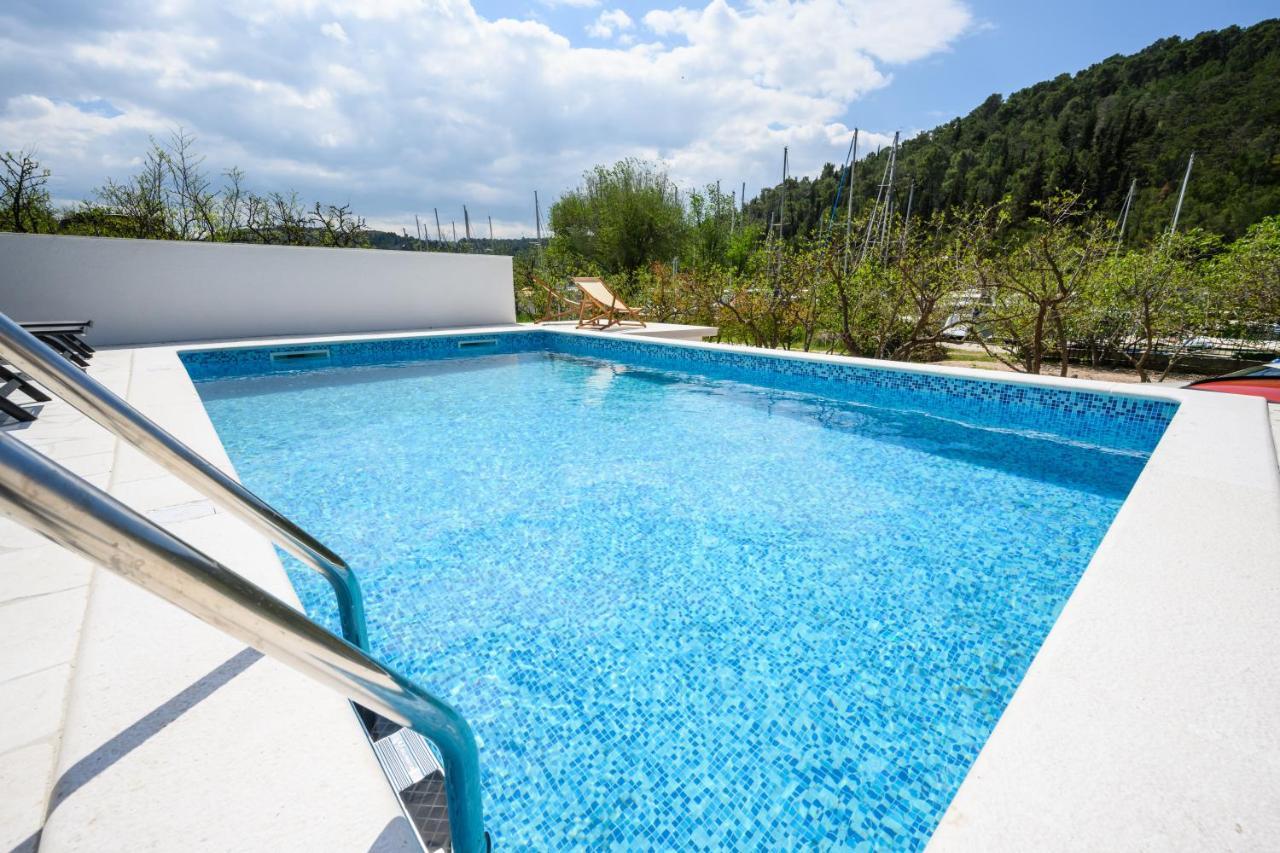 Mila And Jurija Formenti 2 Apartments In Heart Of Nautic Marina, With Heated Swimming Pool, Bikes, Sup, Kajak 스크라딘 외부 사진