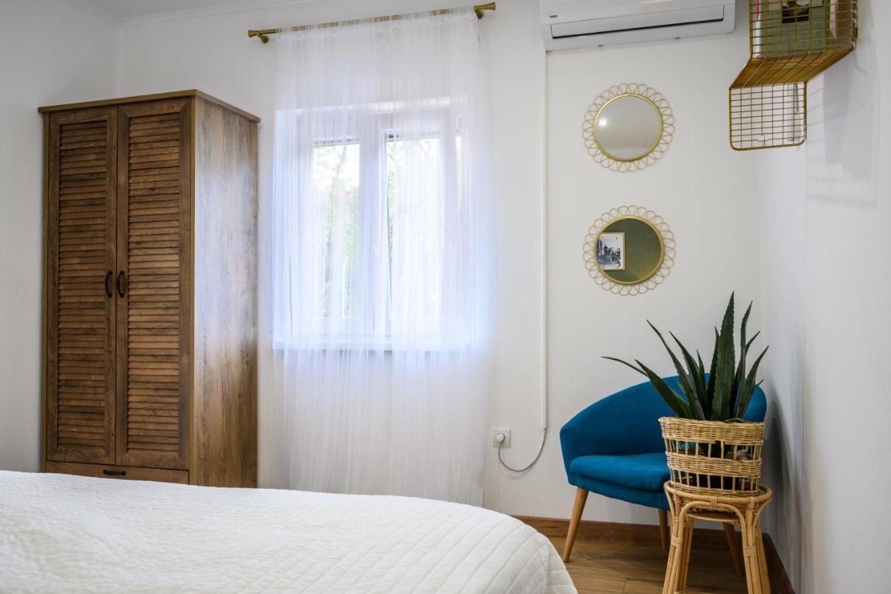 Mila And Jurija Formenti 2 Apartments In Heart Of Nautic Marina, With Heated Swimming Pool, Bikes, Sup, Kajak 스크라딘 외부 사진
