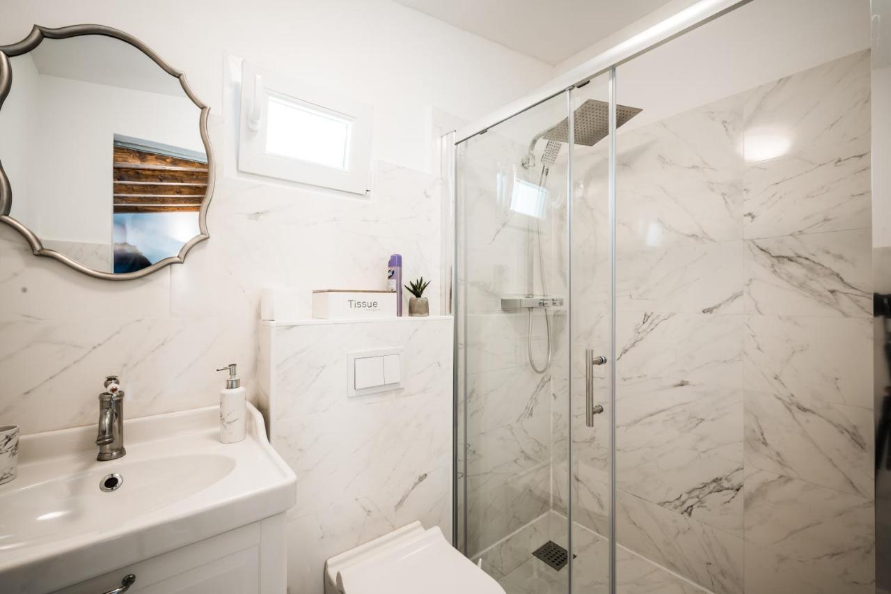 Mila And Jurija Formenti 2 Apartments In Heart Of Nautic Marina, With Heated Swimming Pool, Bikes, Sup, Kajak 스크라딘 외부 사진