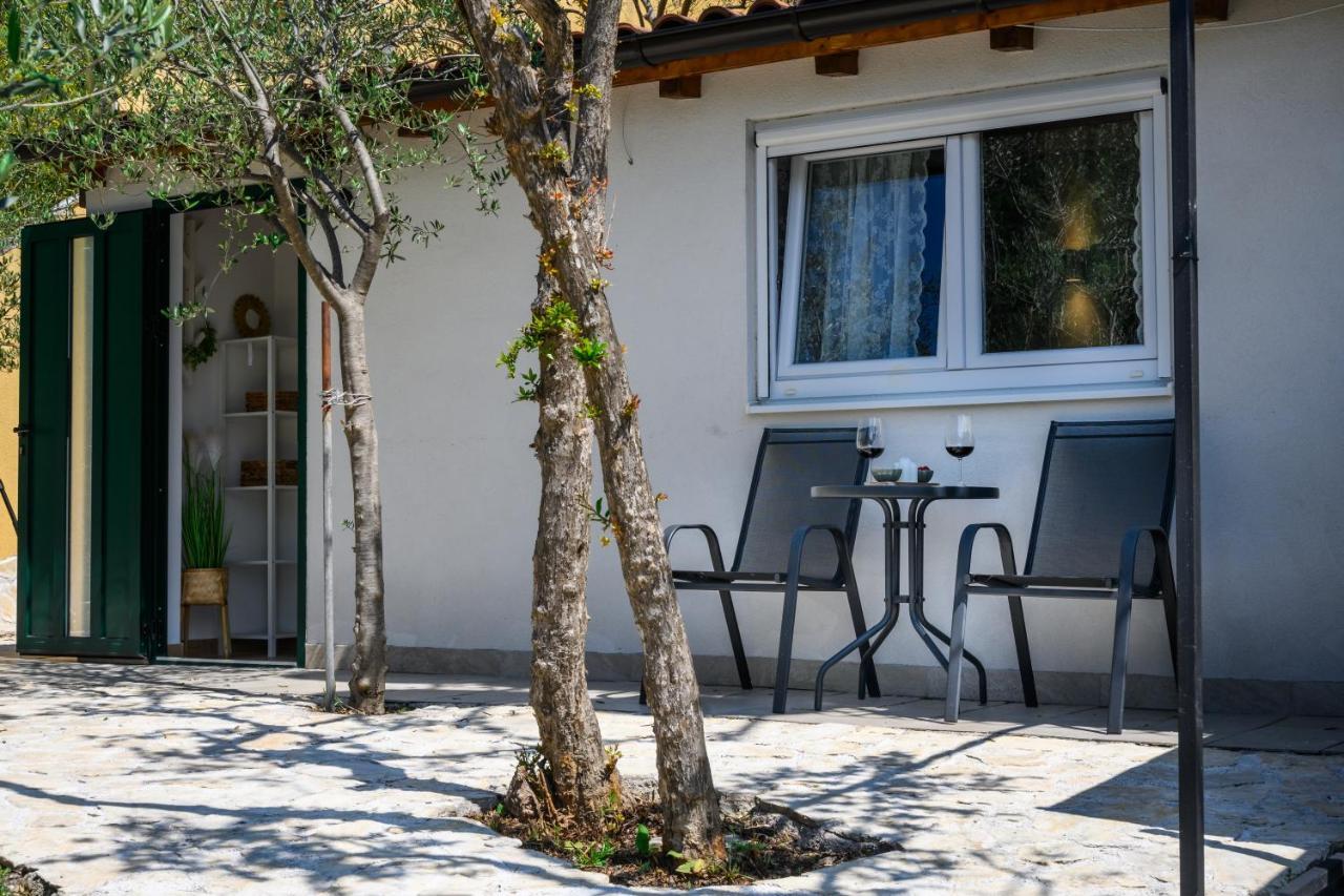 Mila And Jurija Formenti 2 Apartments In Heart Of Nautic Marina, With Heated Swimming Pool, Bikes, Sup, Kajak 스크라딘 외부 사진