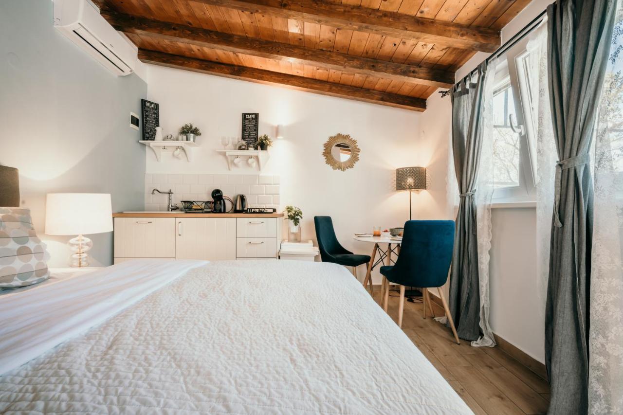 Mila And Jurija Formenti 2 Apartments In Heart Of Nautic Marina, With Heated Swimming Pool, Bikes, Sup, Kajak 스크라딘 외부 사진