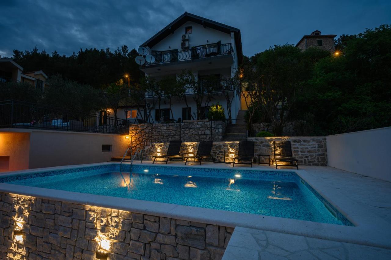 Mila And Jurija Formenti 2 Apartments In Heart Of Nautic Marina, With Heated Swimming Pool, Bikes, Sup, Kajak 스크라딘 외부 사진